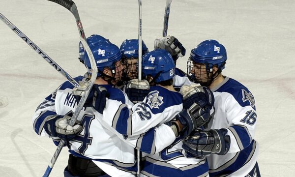 hockey players hugging