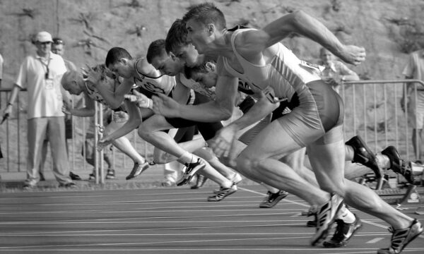 runners starting race